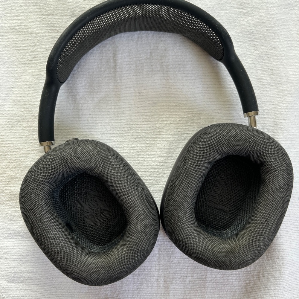 Apple AirPods Max – Space Gray — Excellent Condition (No Box/Cables, Case Includ - Picture 4 of 9